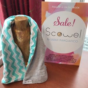 SCOWEL: Towel/scarf fitness accessory. Sweat&Mode